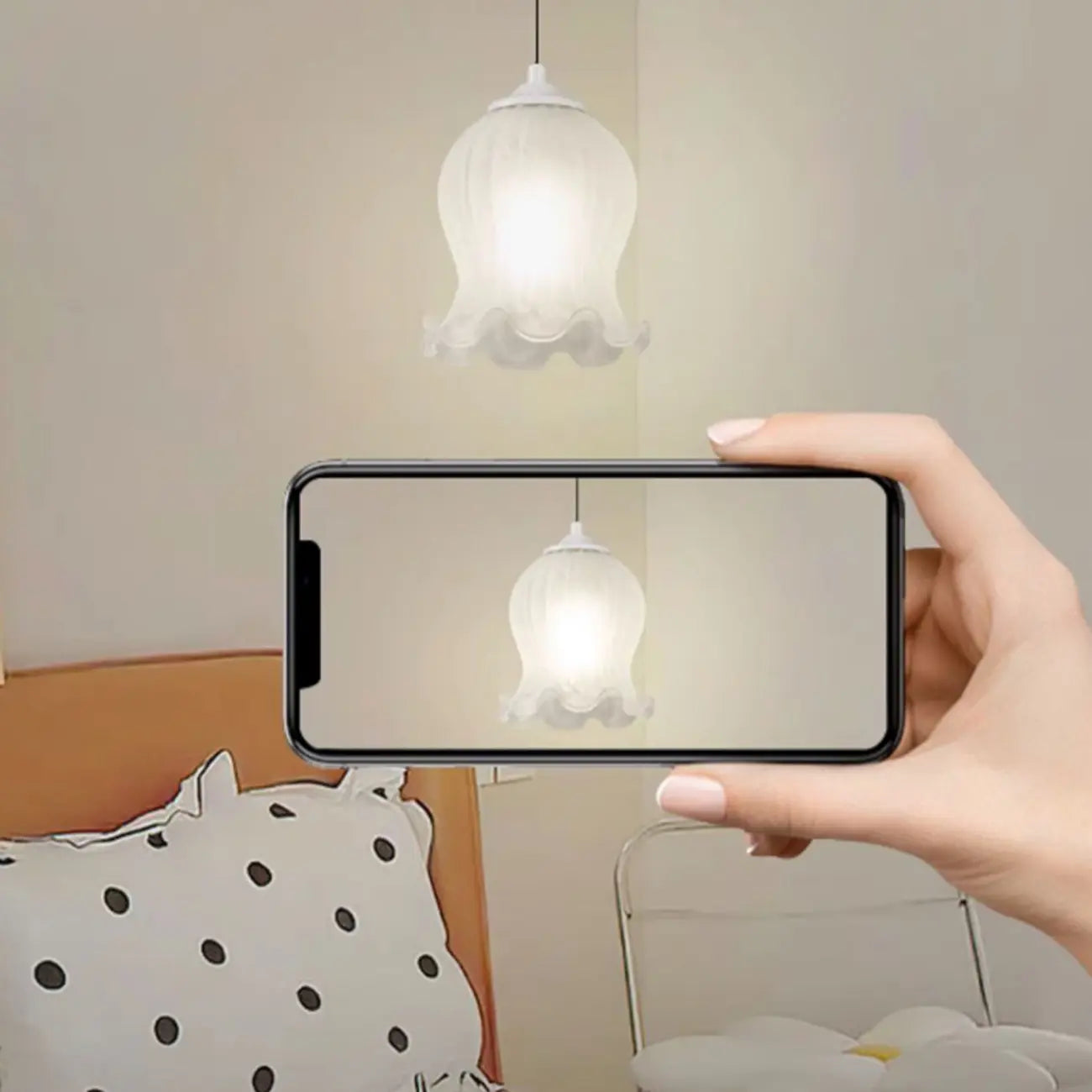 Lampe de chevet enfant, suspension tulipe en verre blanc