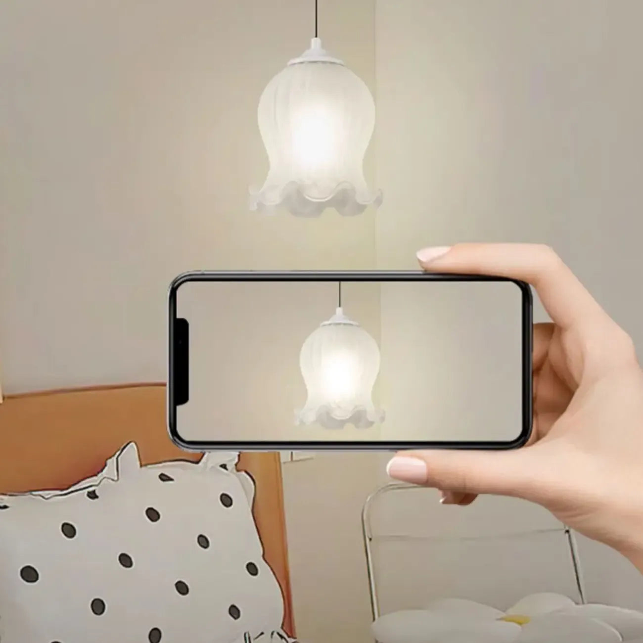 Lampe de chevet enfant, suspension tulipe en verre blanc