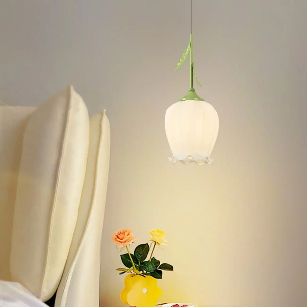 Lampe de chevet enfant, suspension tulipe en verre blanc