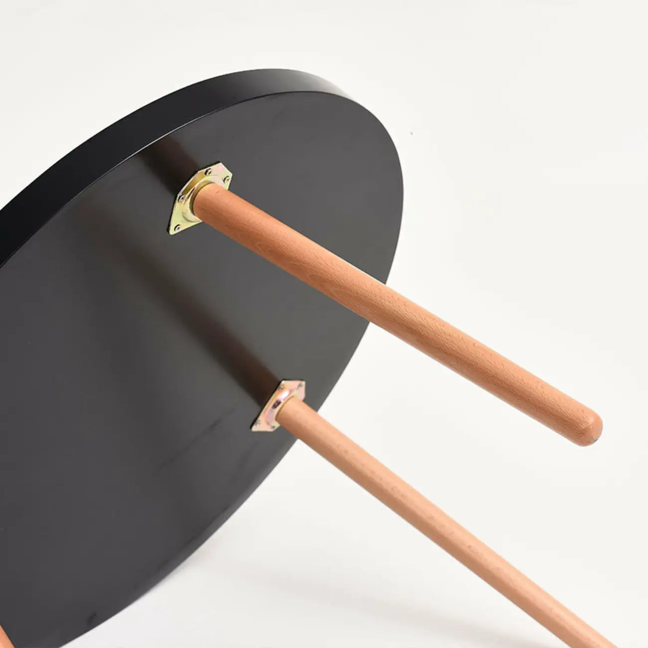 Table basse ronde moderne imperméable avec trois pieds en bois