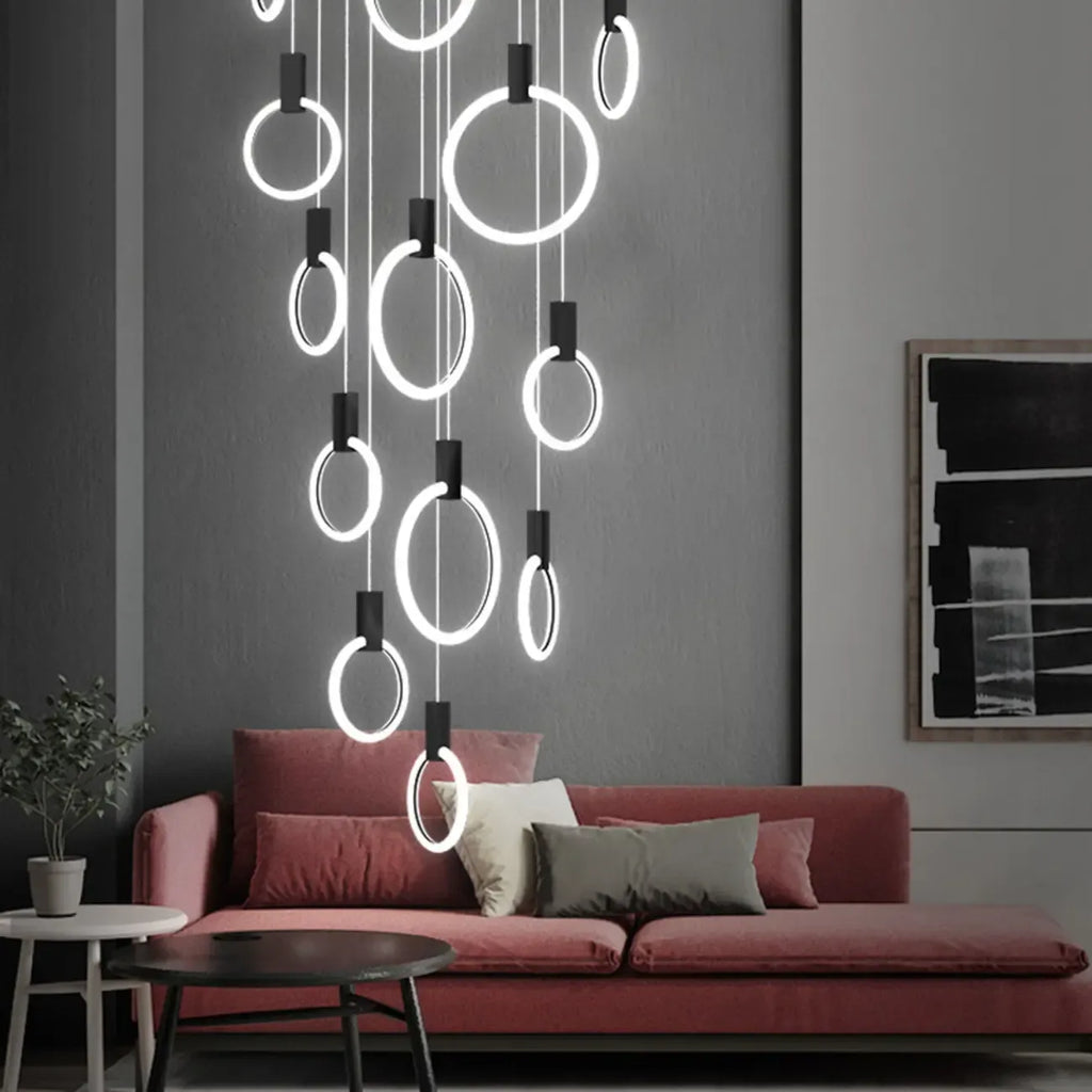 Suspension LED dorée personnalisable pour escalier