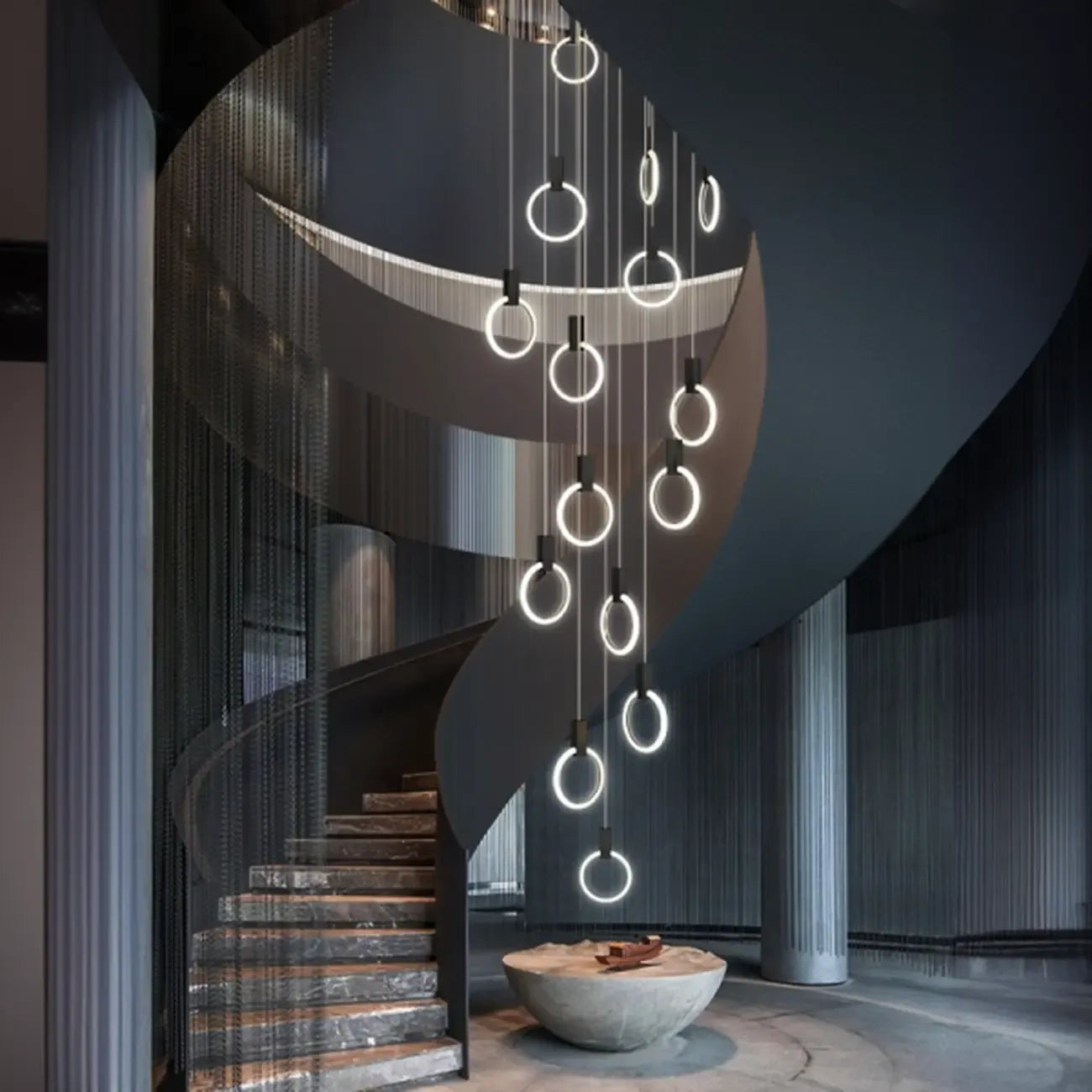 Suspension LED dorée personnalisable pour escalier
