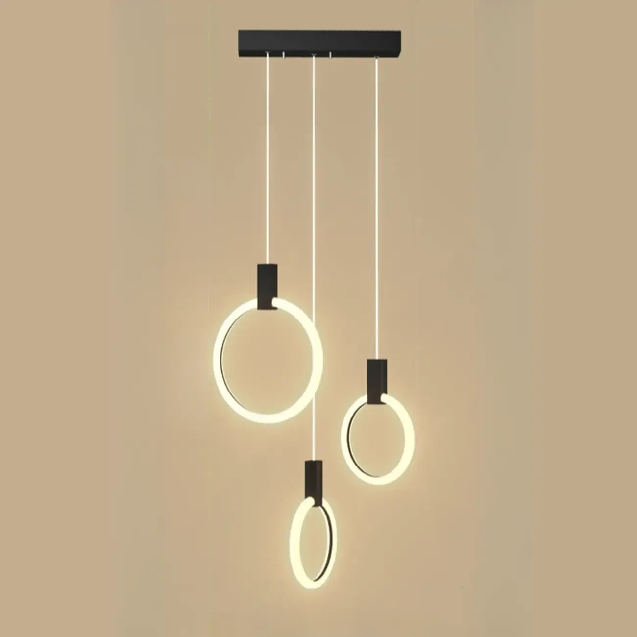 Suspension LED dorée personnalisable pour escalier