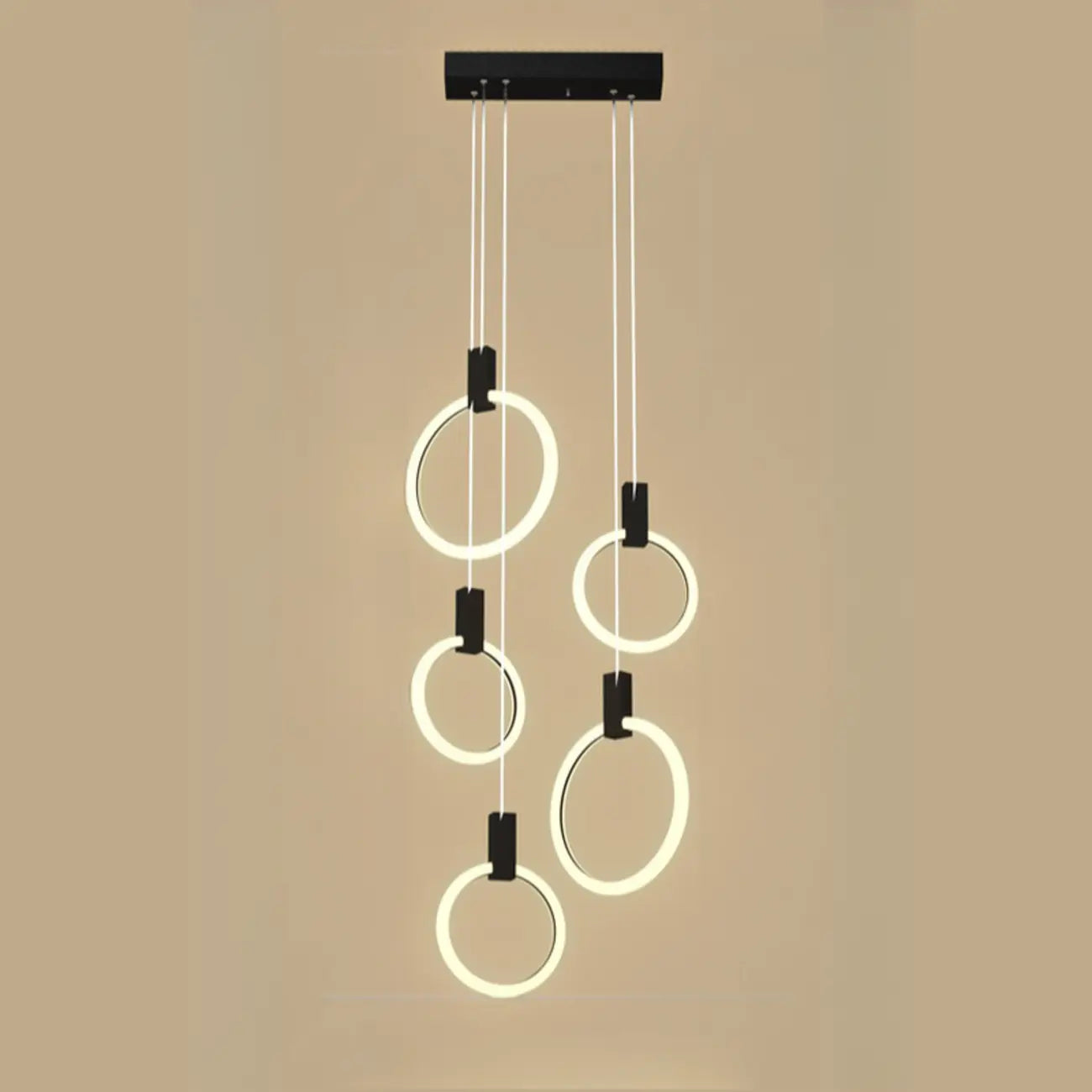 Suspension LED dorée personnalisable pour escalier
