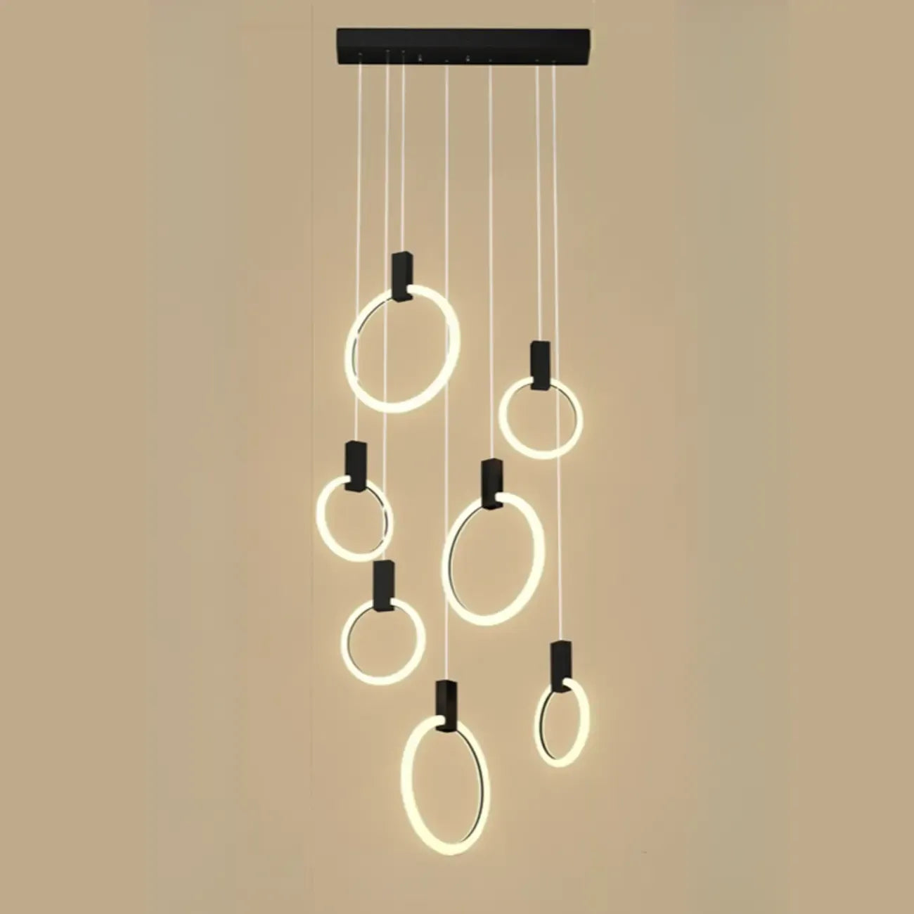 Suspension LED dorée personnalisable pour escalier