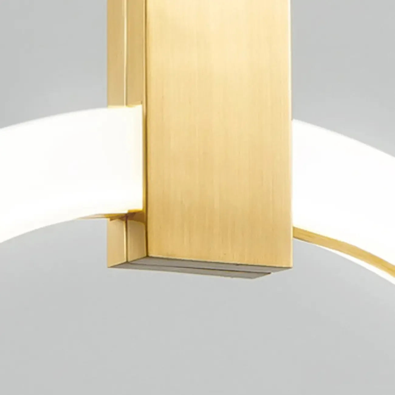 Suspension LED dorée personnalisable pour escalier