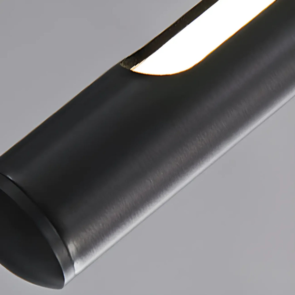 Suspension minimaliste en or et noir pour escalier