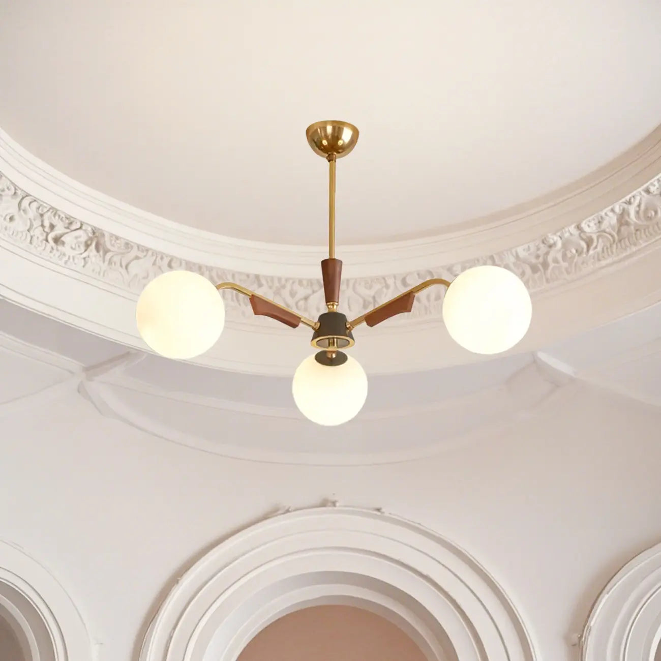 Lustre moderne en verre blanc avec boules et longueur réglable