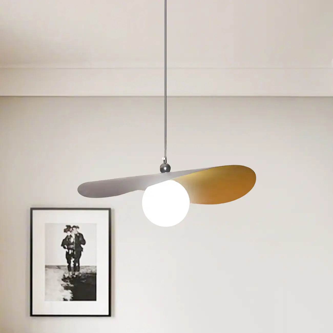 Suspension design en verre blanc avec abat-jour en forme de feuille de lotus