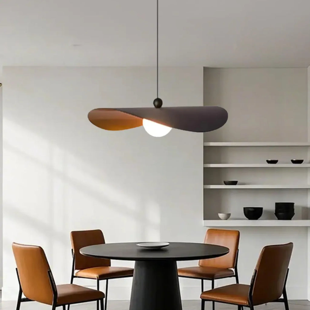 Suspension design en verre blanc avec abat-jour en forme de feuille de lotus