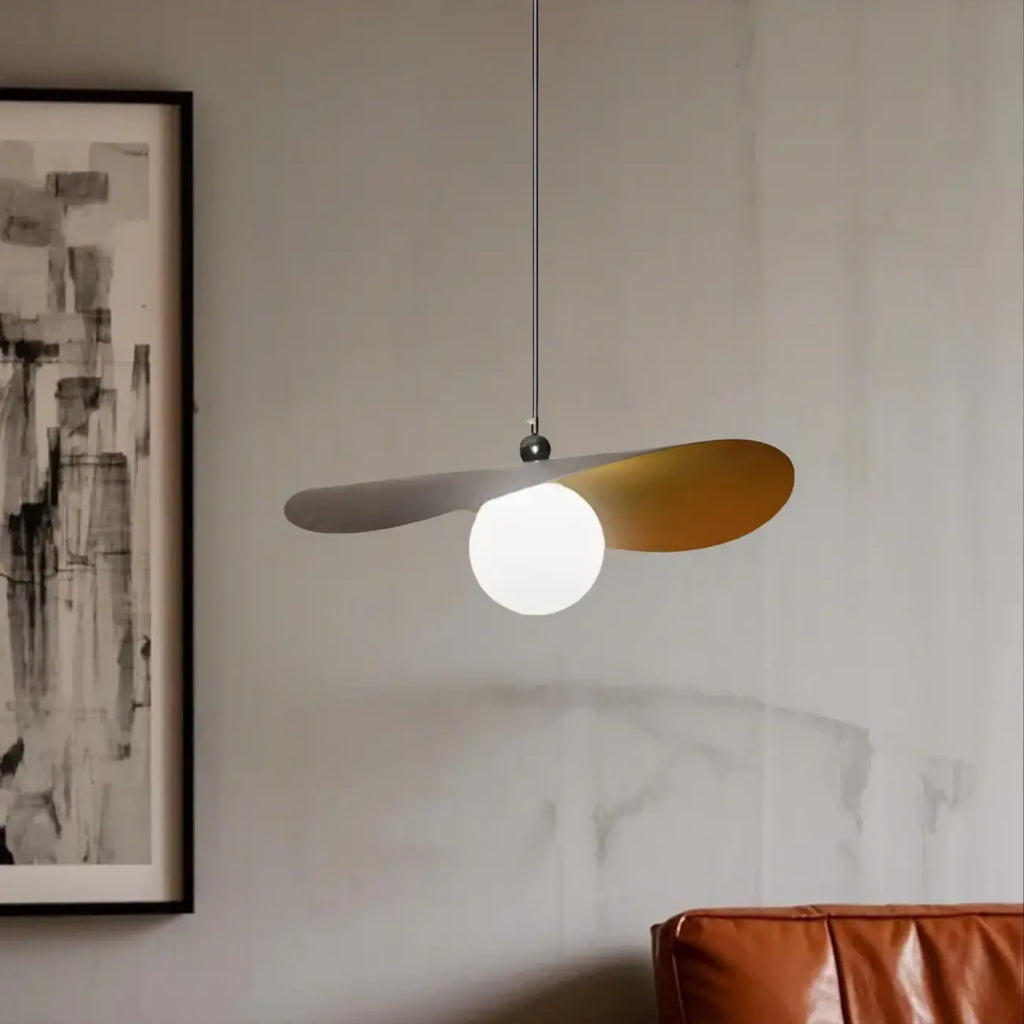 Suspension design en verre blanc avec abat-jour en forme de feuille de lotus