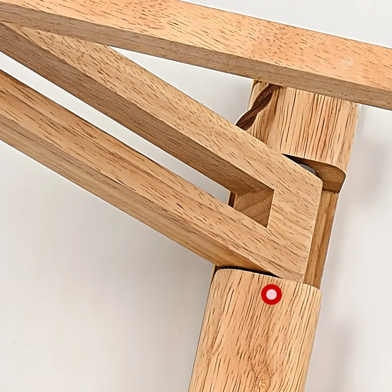 Applique murale à bras articulé avec abat-jour conique en bois