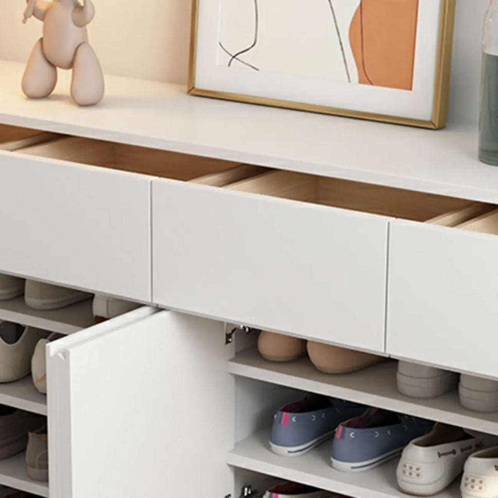 Meuble à chaussures tendance en bois blanc pour entrée