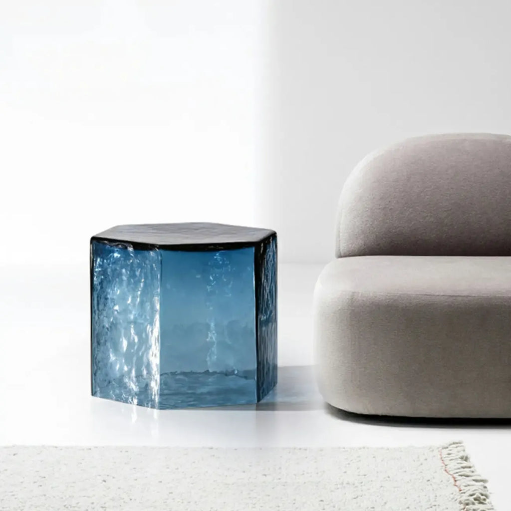 Table d'appoint hexagonale moderne en verre bleu pour salon
