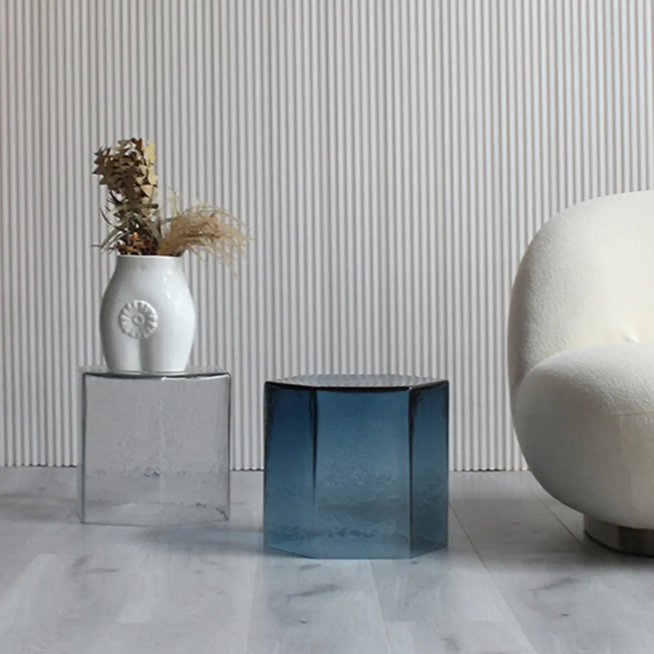 Table d'appoint hexagonale moderne en verre bleu pour salon