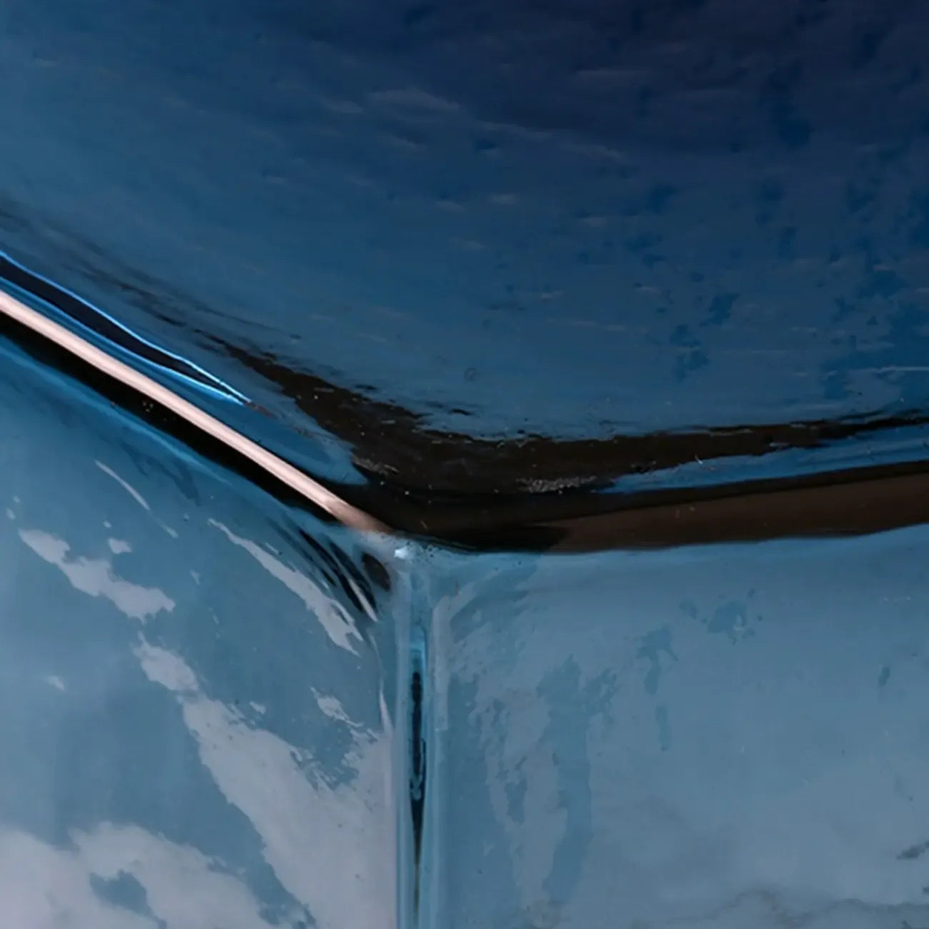 Table d'appoint hexagonale moderne en verre bleu pour salon