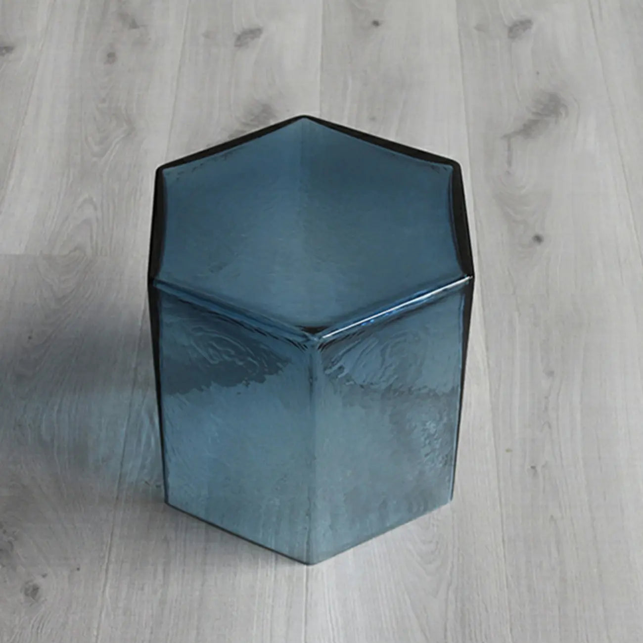 Table d'appoint hexagonale moderne en verre bleu pour salon