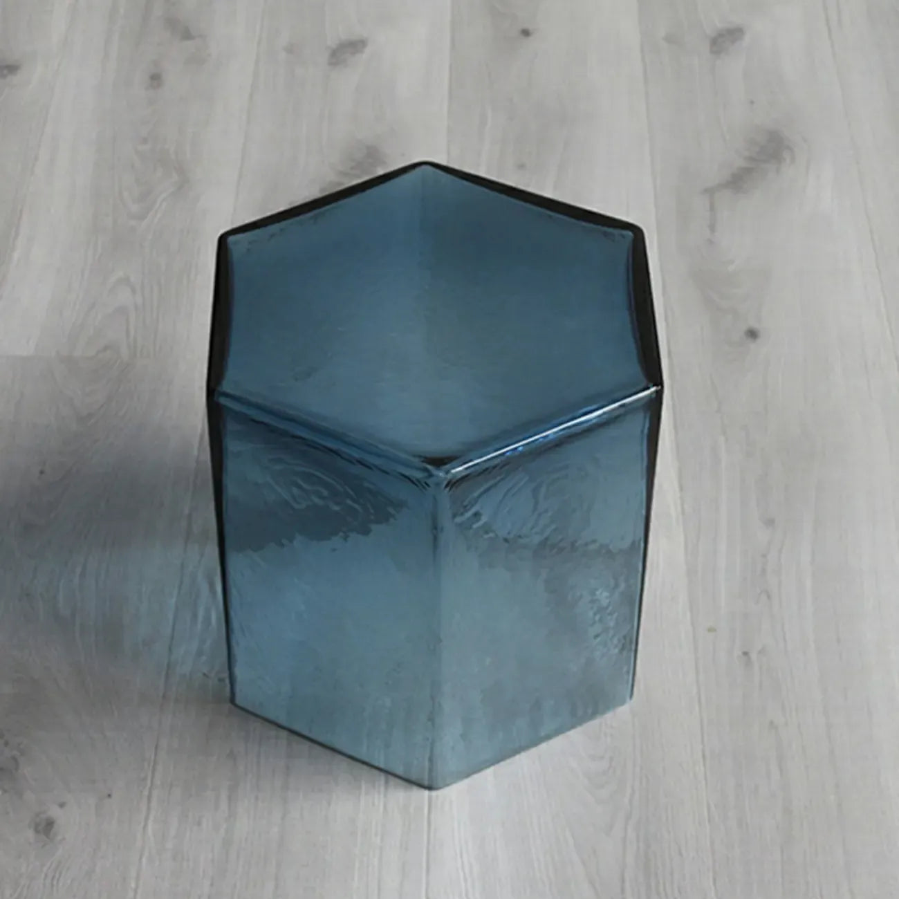 Table d'appoint hexagonale moderne en verre bleu pour salon
