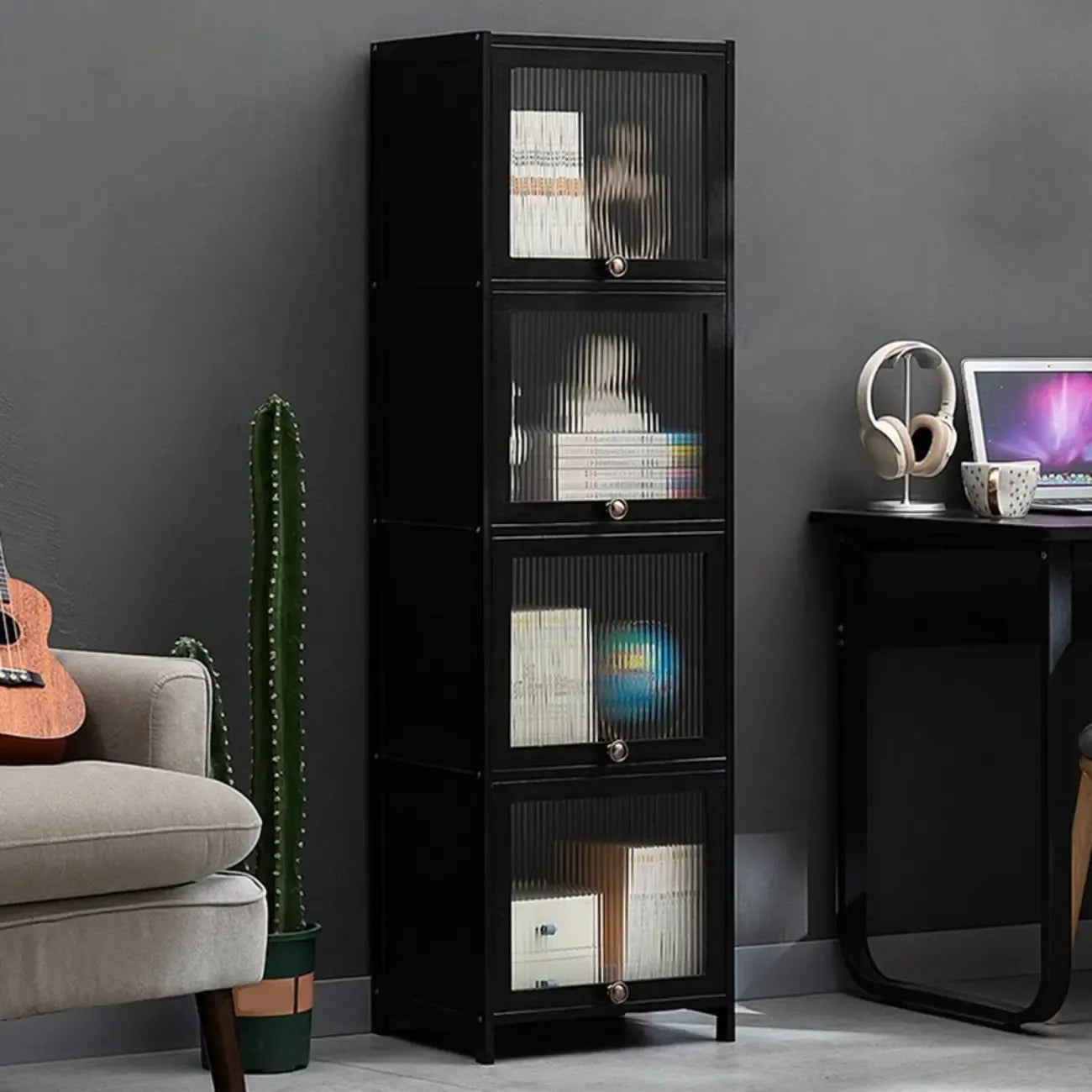 Élégante vitrine en bambou noir et verre pour salon