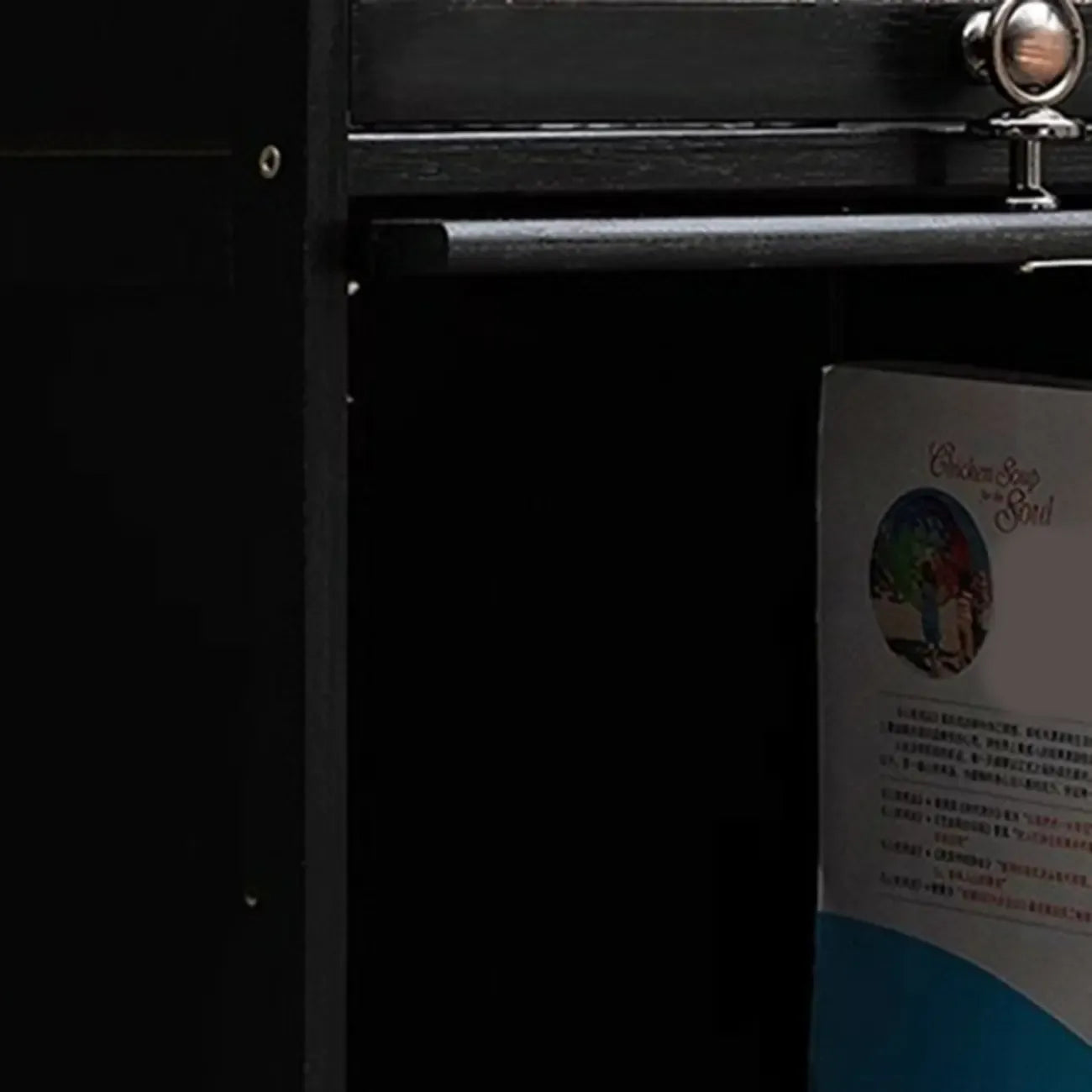 Élégante vitrine en bambou noir et verre pour salon