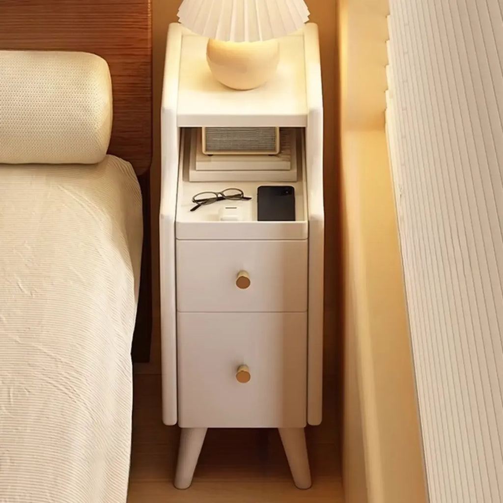 Tables de chevet étroites en bois blanc avec tiroirs