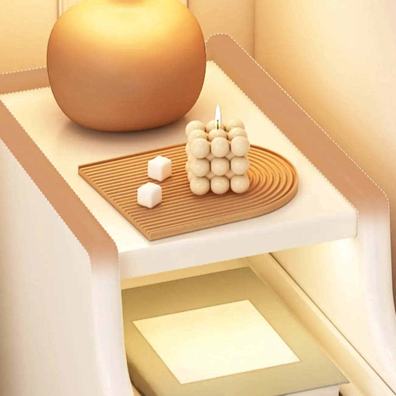 Tables de chevet étroites en bois blanc avec tiroirs