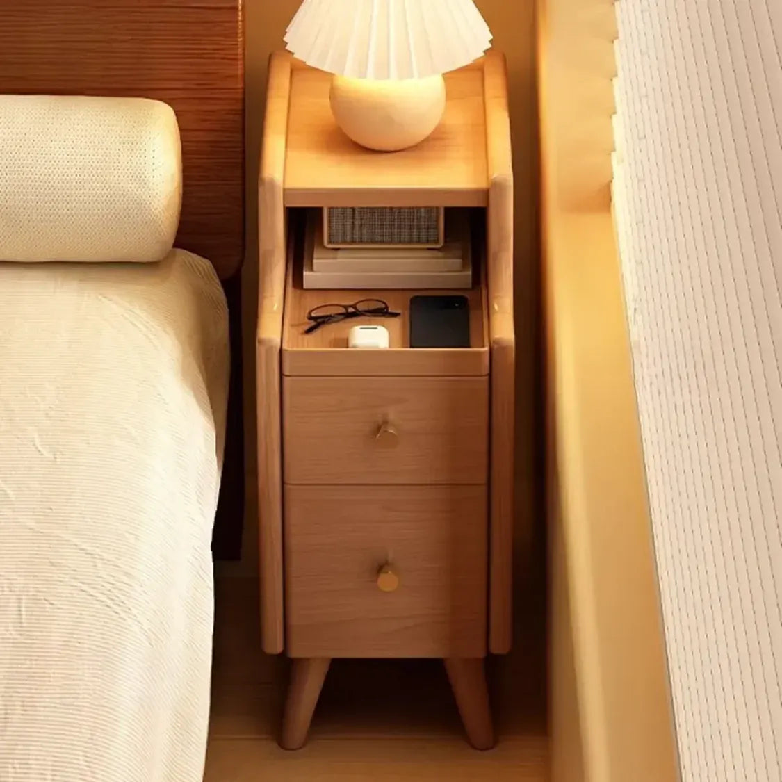 Tables de chevet étroites en bois blanc avec tiroirs