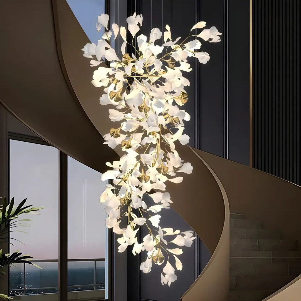 Lustre élégant en céramique en forme de feuille, orné d'une spirale dorée, pour escalier.