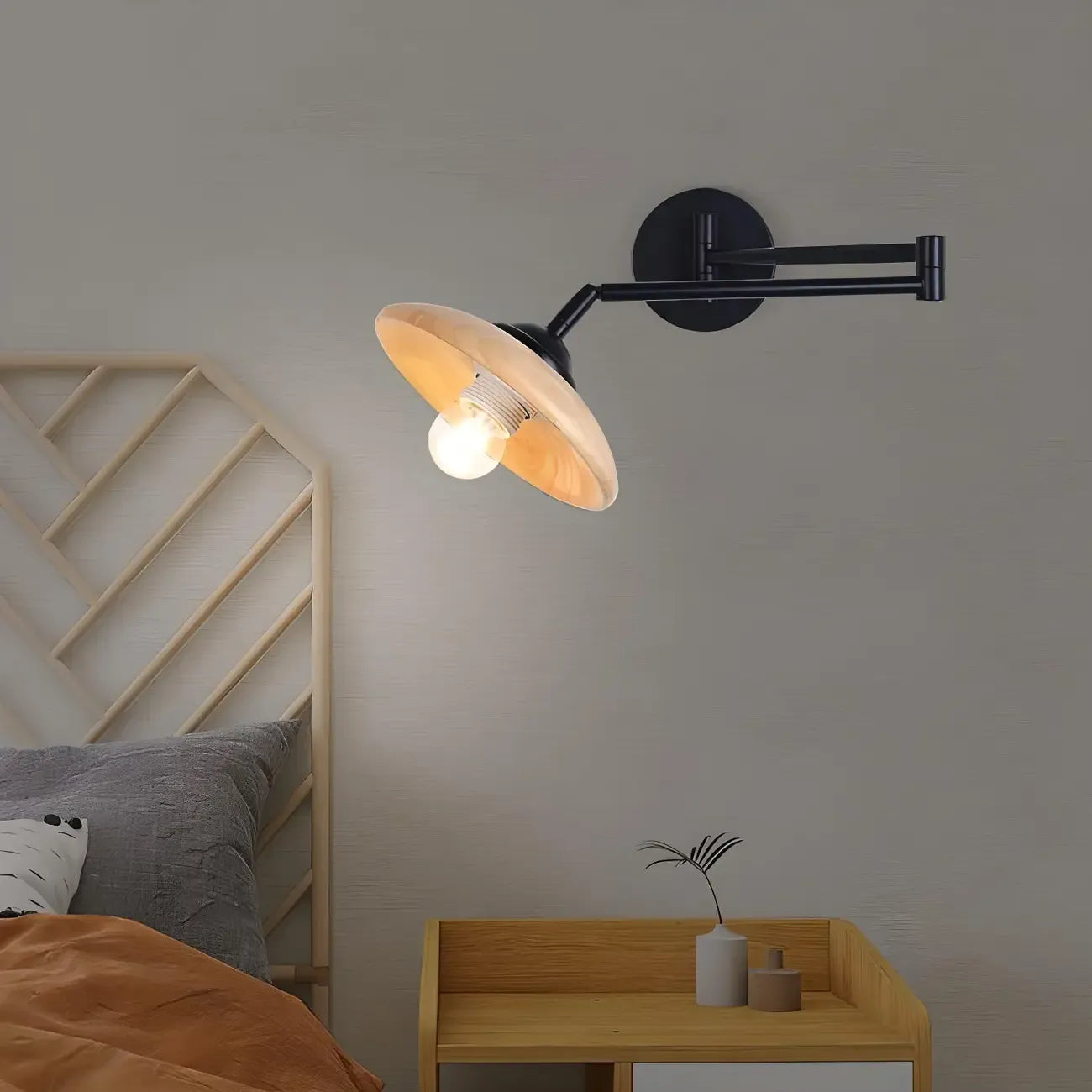 Applique murale vintage en noyer à bras articulé avec abat-jour en bois