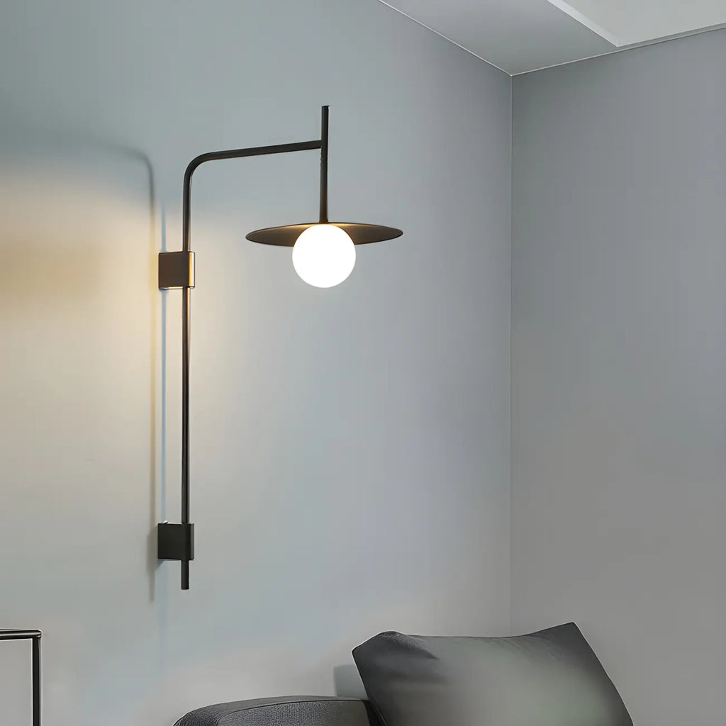 Applique murale industrielle en verre dépoli et métal noir