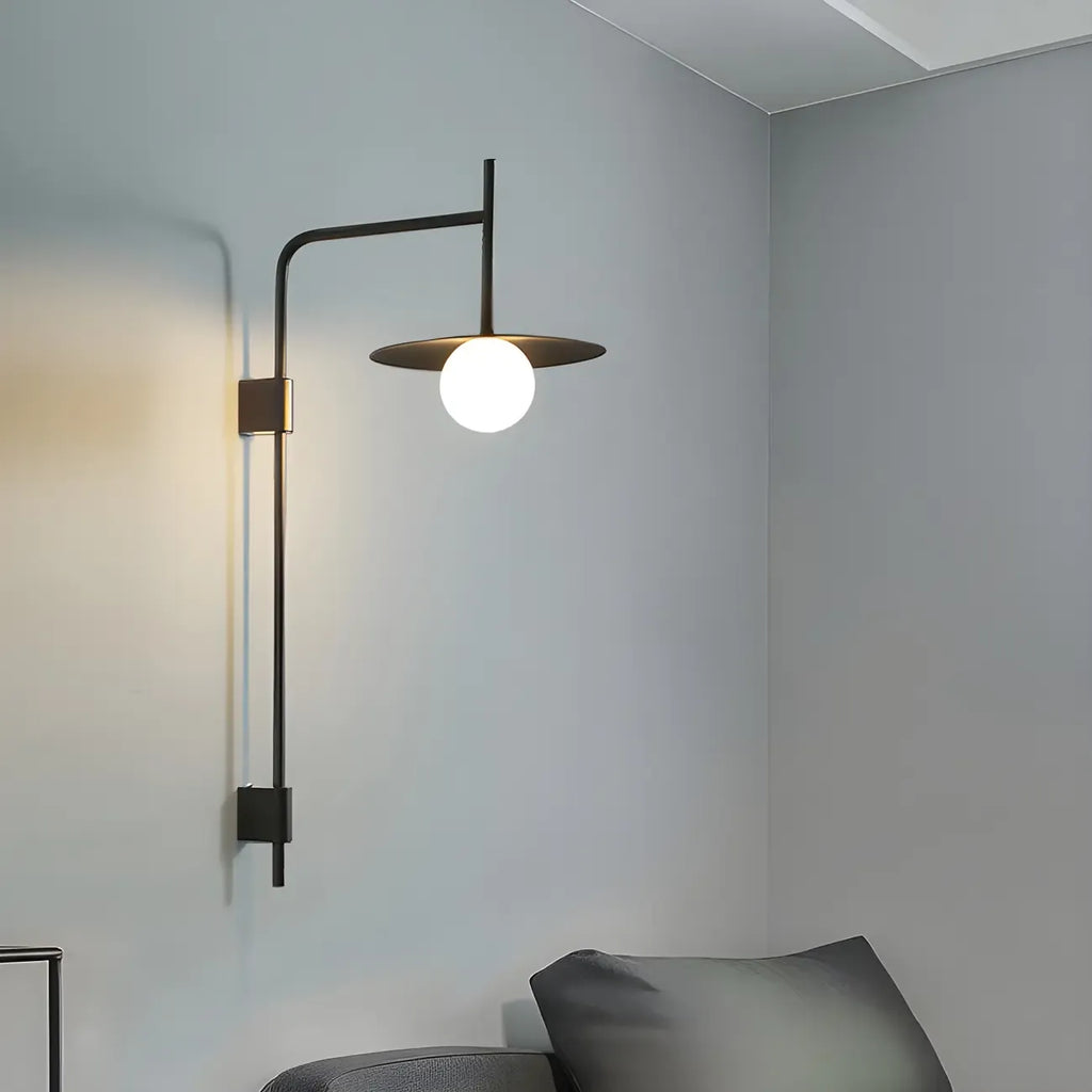 Applique murale industrielle en verre dépoli et métal noir