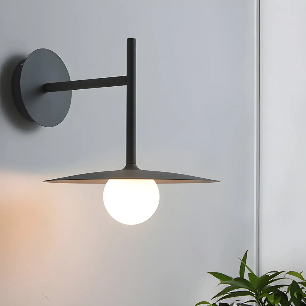 Applique murale industrielle en verre dépoli et métal noir