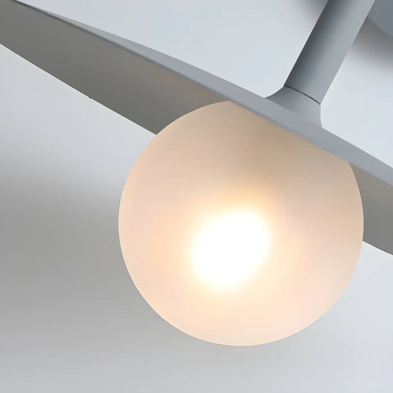 Applique murale industrielle en verre dépoli et métal noir