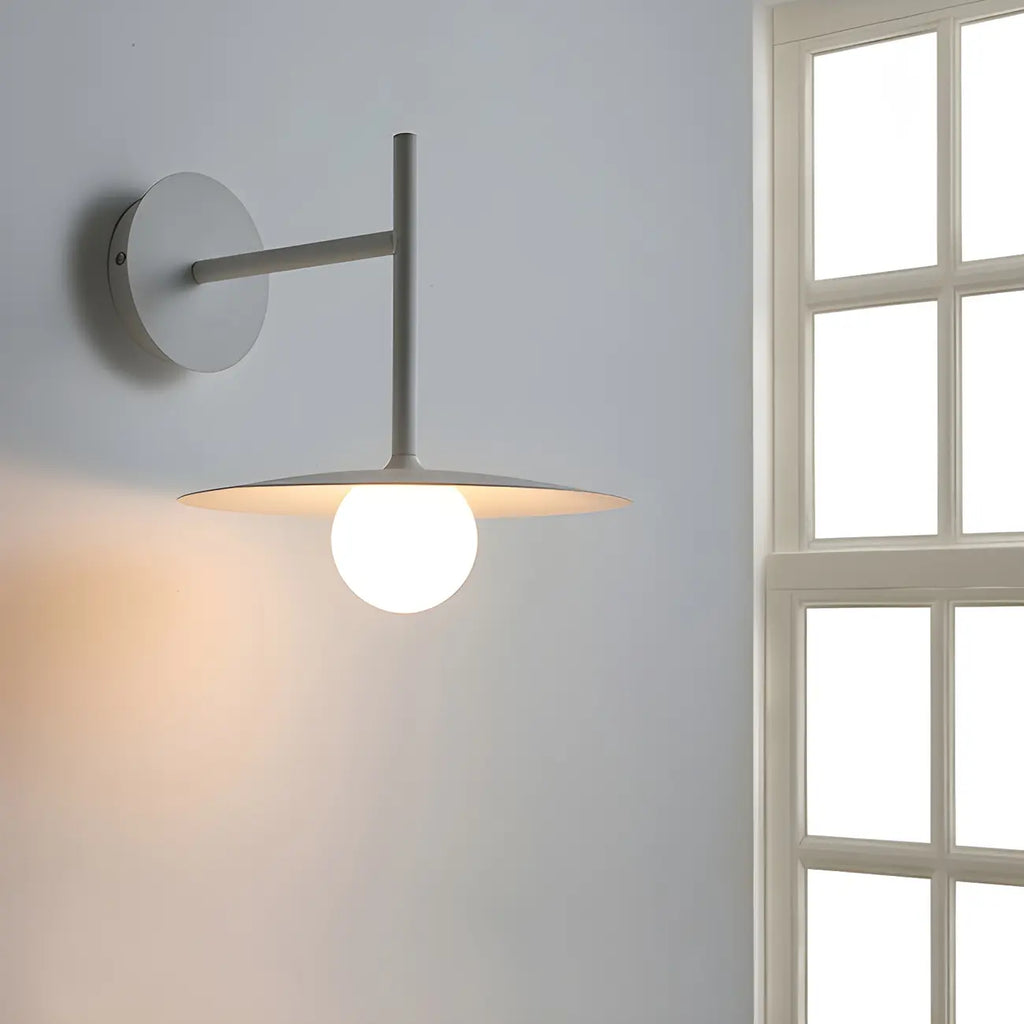 Applique murale industrielle en verre dépoli et métal noir