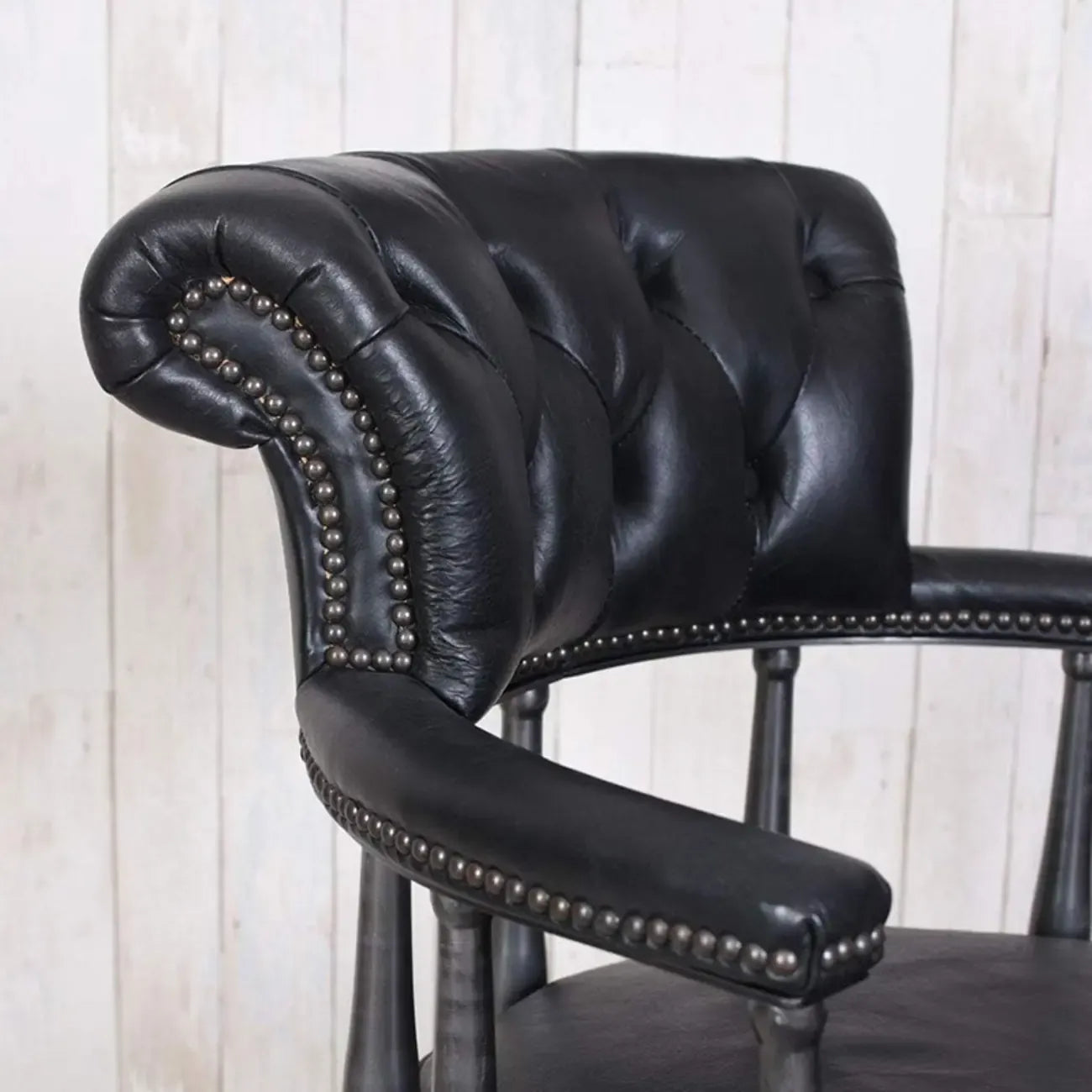 Fauteuil de bureau Chesterfield noir en cuir antique