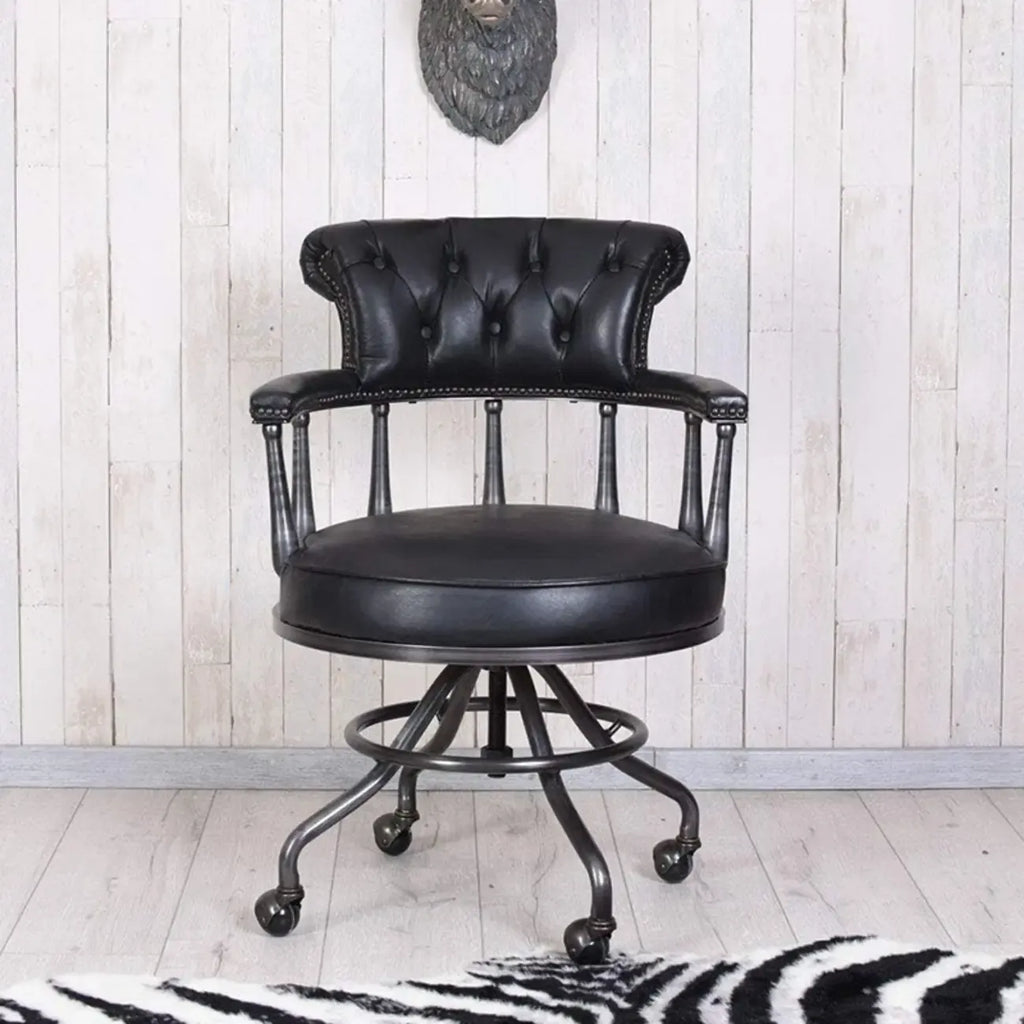 Fauteuil de bureau Chesterfield noir en cuir antique