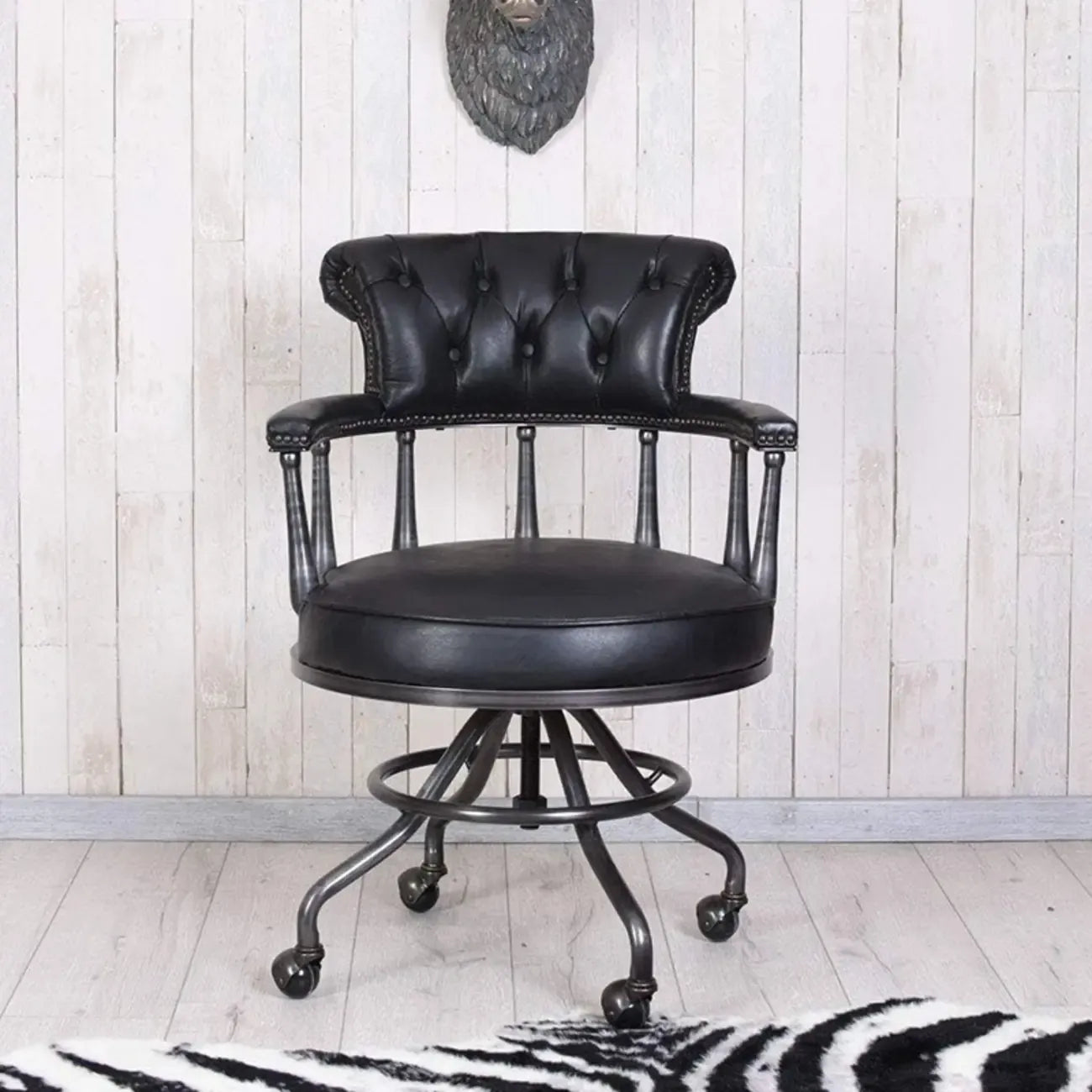 Fauteuil de bureau Chesterfield noir en cuir antique