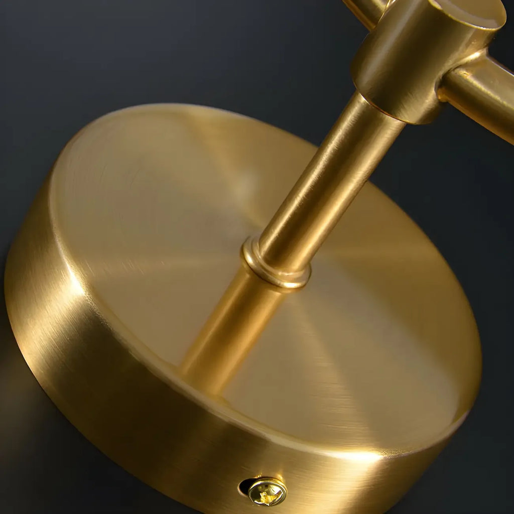 Plafonnier semi-encastré moderne en verre, métal doré et globe.