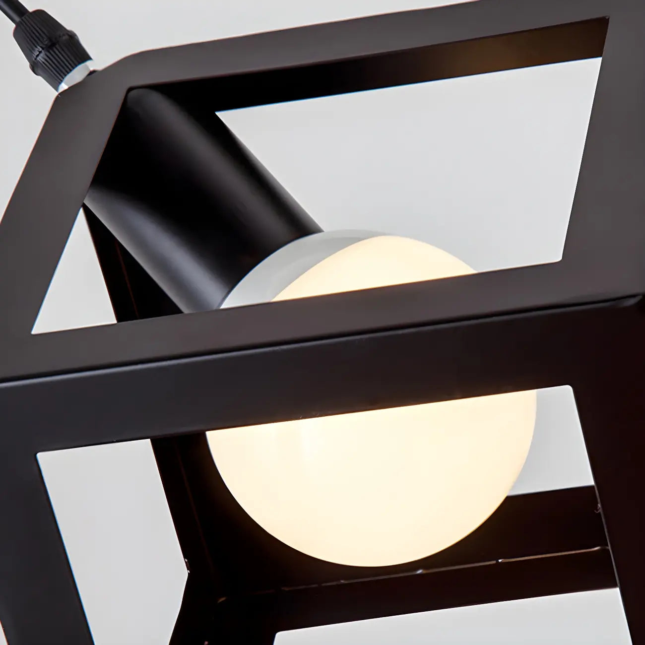 Suspension géométrique industrielle en métal noir pour îlot de cuisine