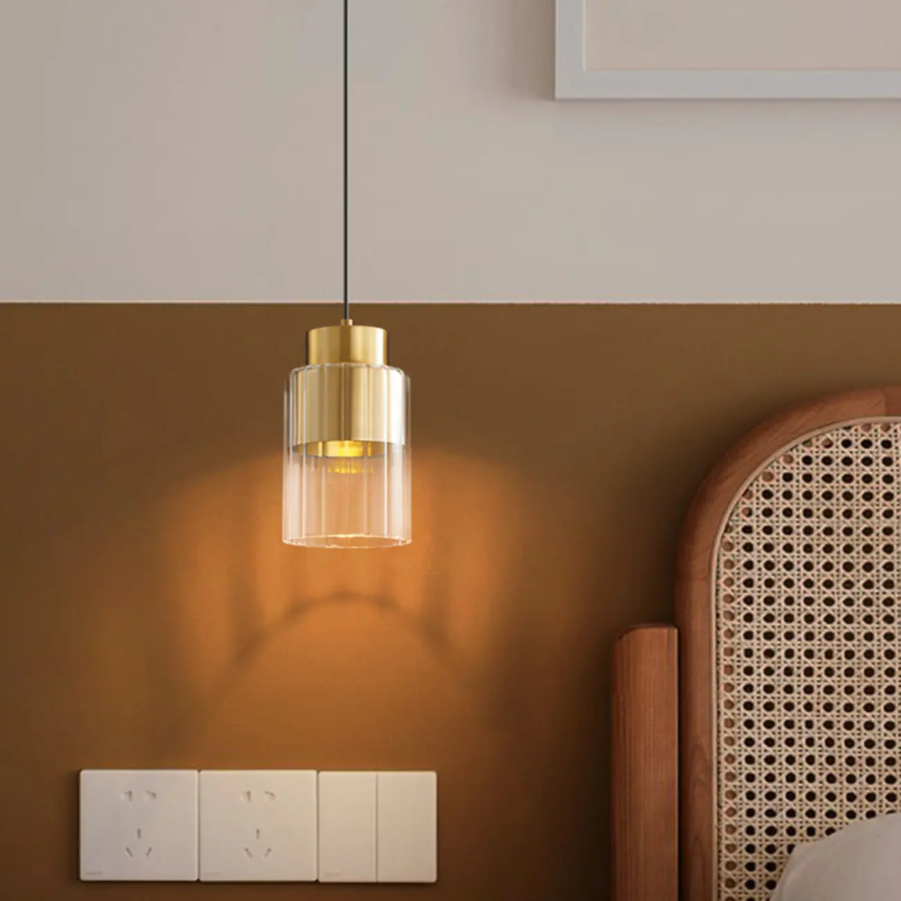 Suspension minimaliste cylindrique en laiton et verre transparent