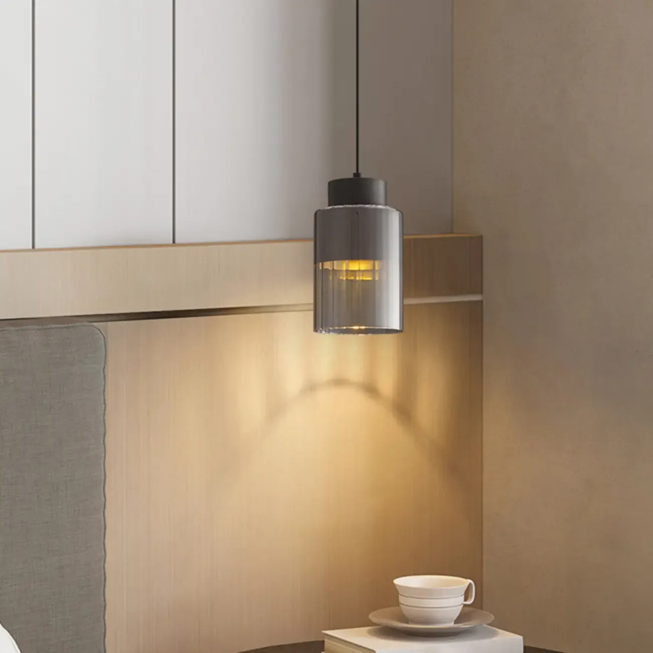 Suspension minimaliste cylindrique en laiton et verre transparent