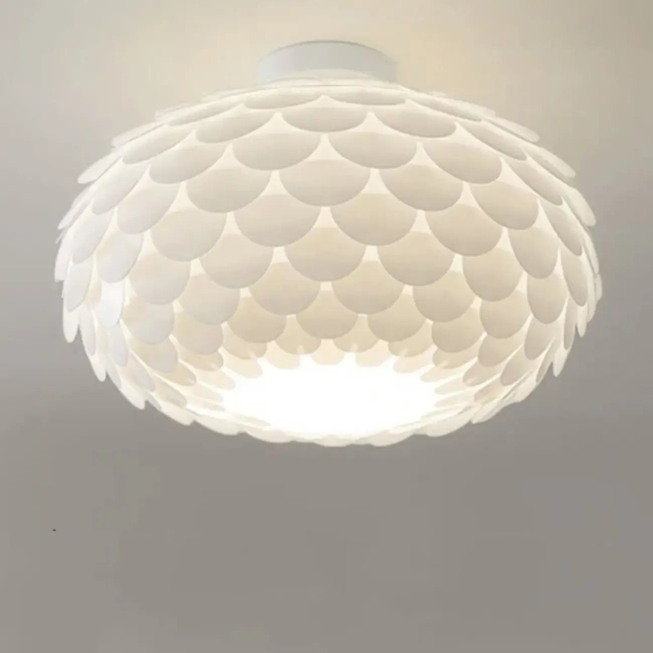 Plafonnier semi-encastré en forme de dôme festonné en acrylique blanc