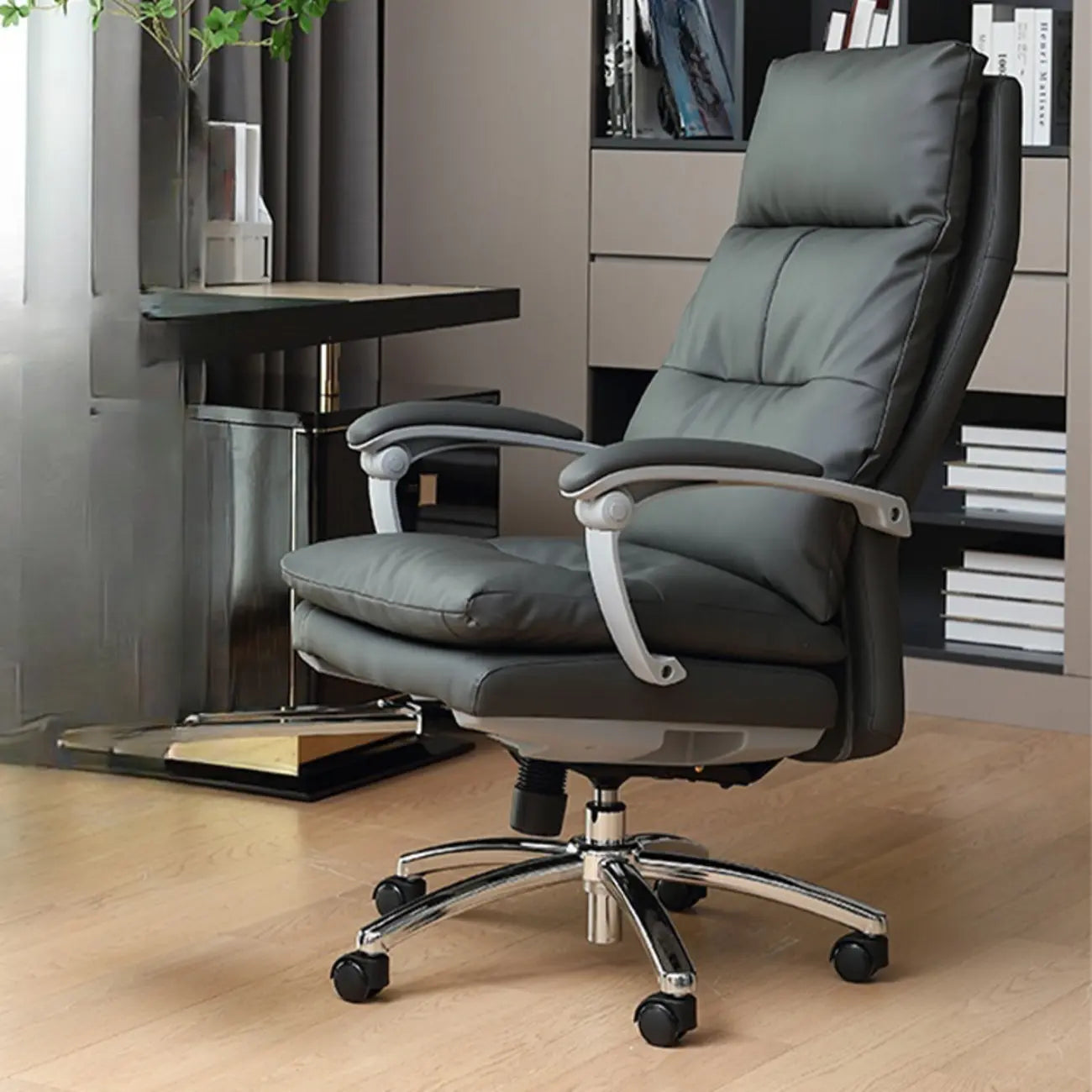 Fauteuil de bureau pivotant réglable en cuir marron rembourré