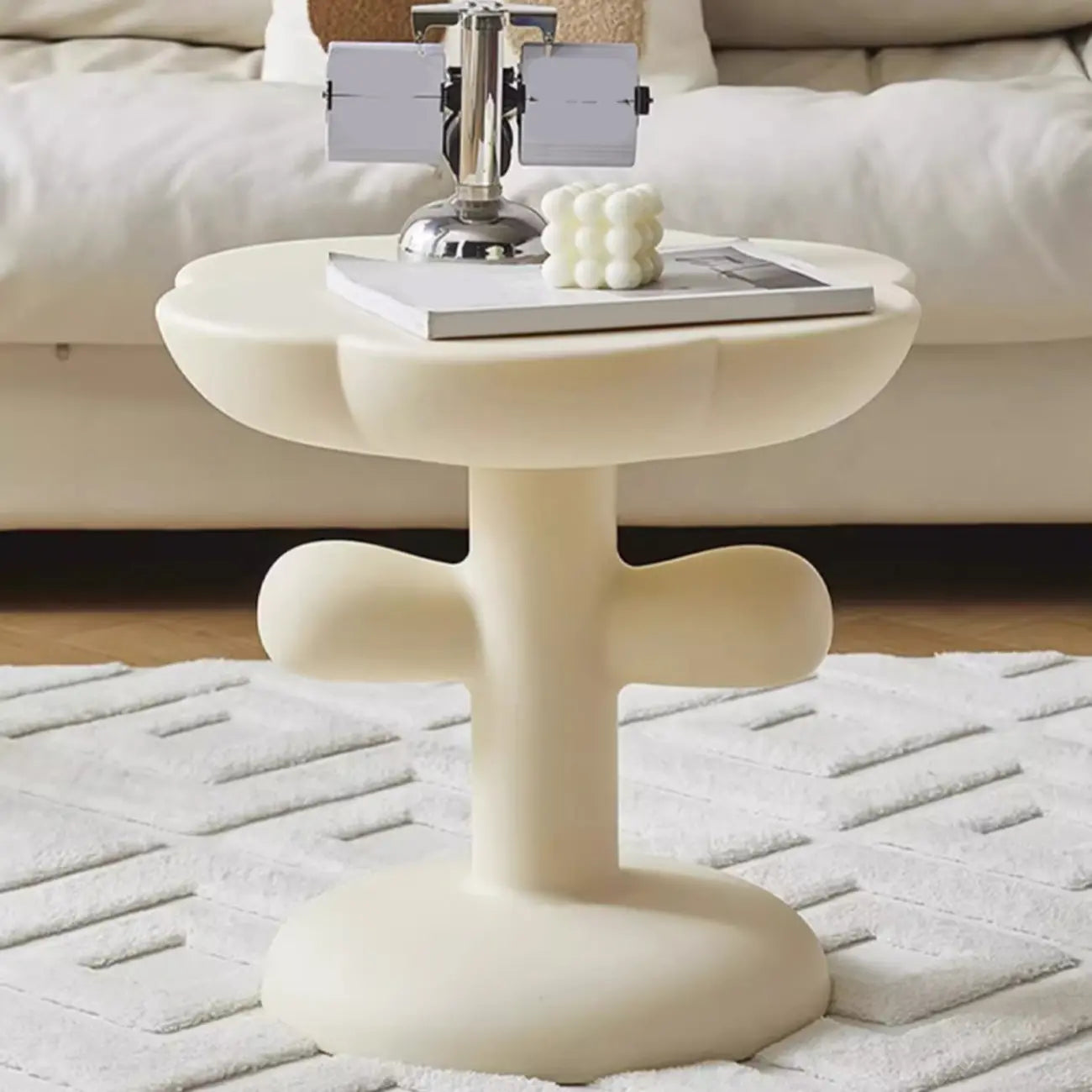 Table d'appoint minimaliste en plastique aux formes libres pour le salon