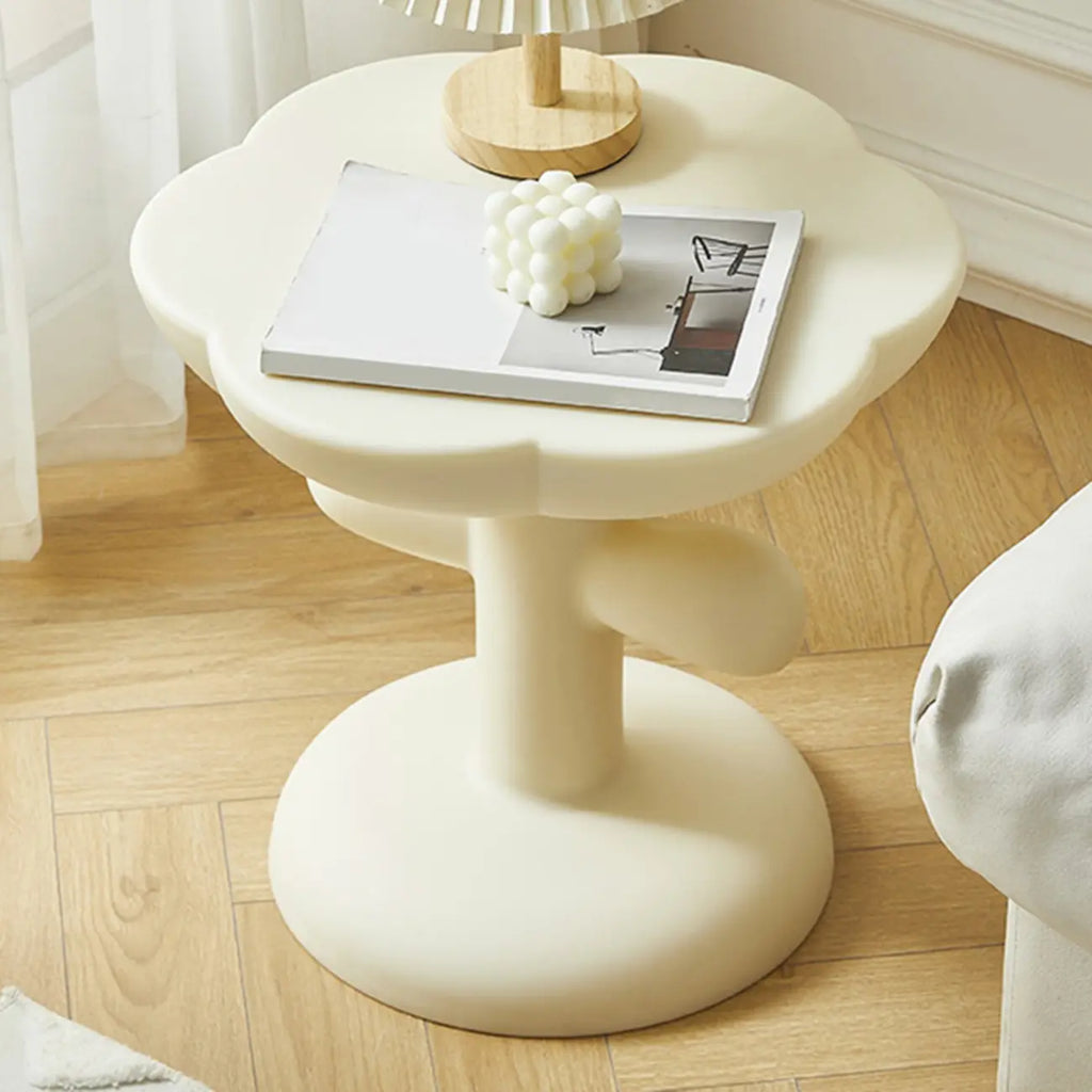 Table d'appoint minimaliste en plastique aux formes libres pour le salon