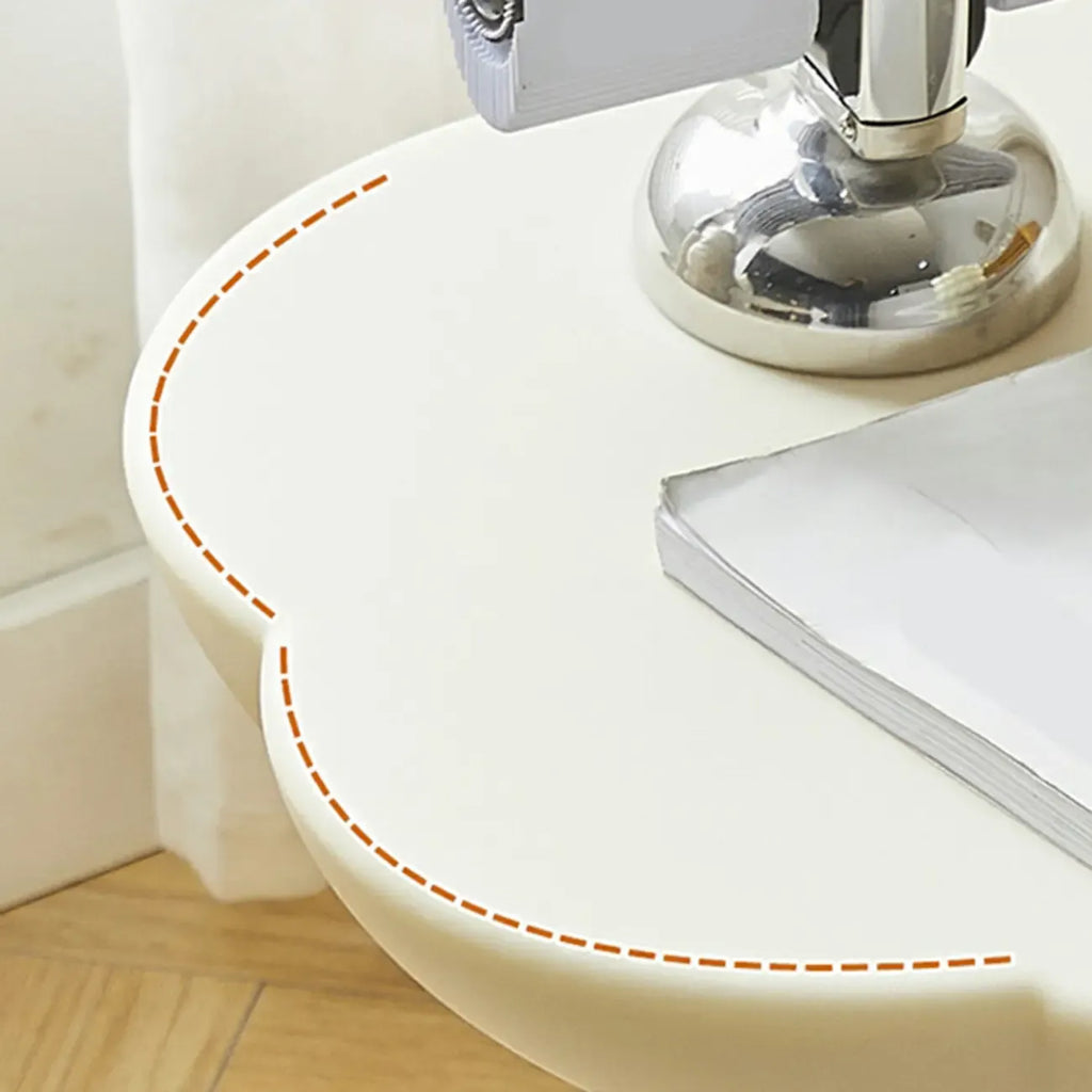 Table d'appoint minimaliste en plastique aux formes libres pour le salon
