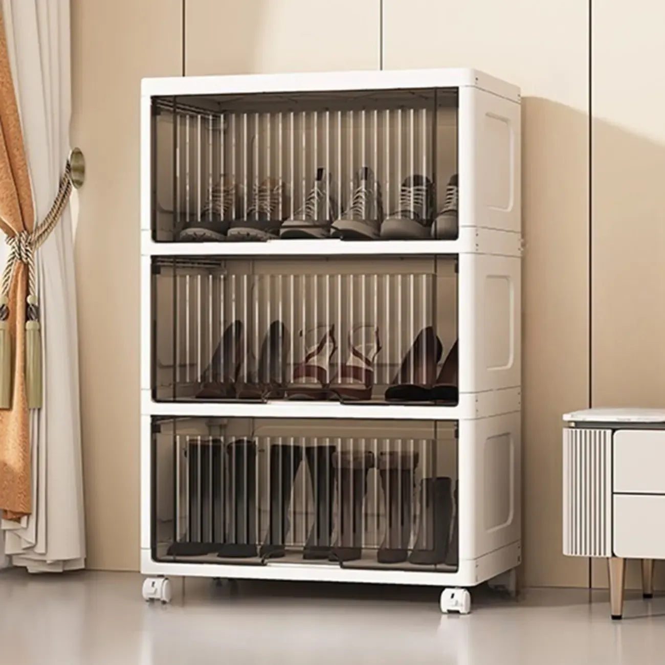 Meuble à chaussures blanc en plastique à façade rabattable avec roulettes pour couloir