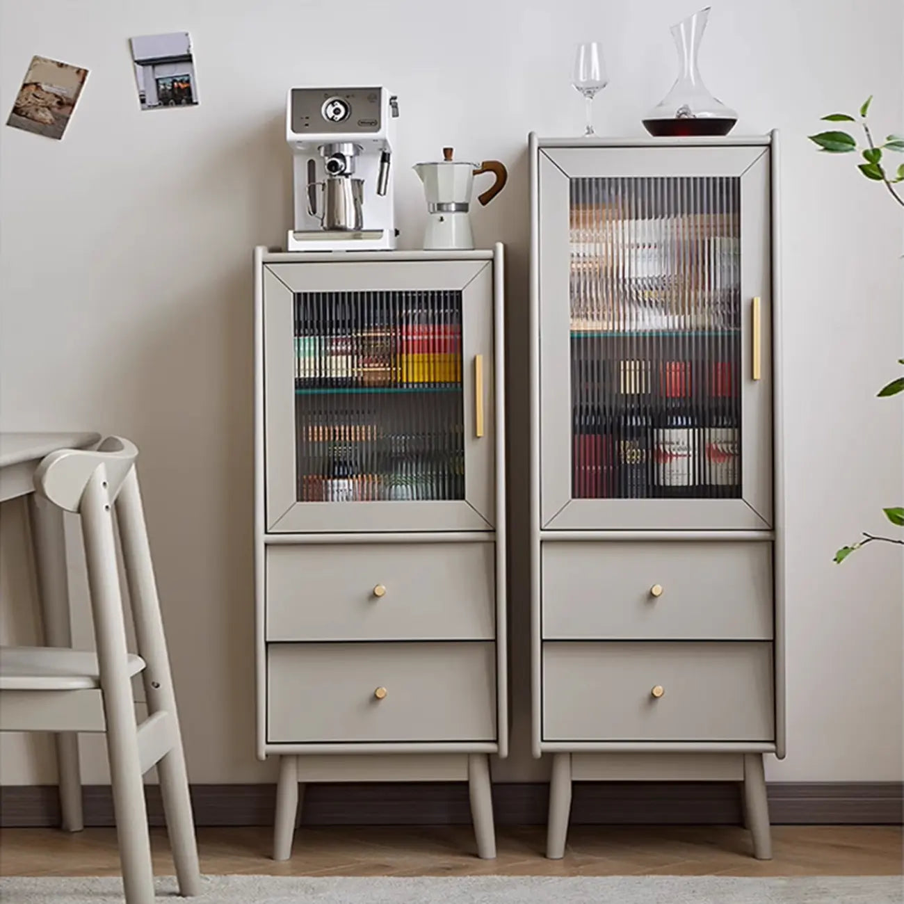 Armoire de rangement moderne en pin gris et verre pour salon