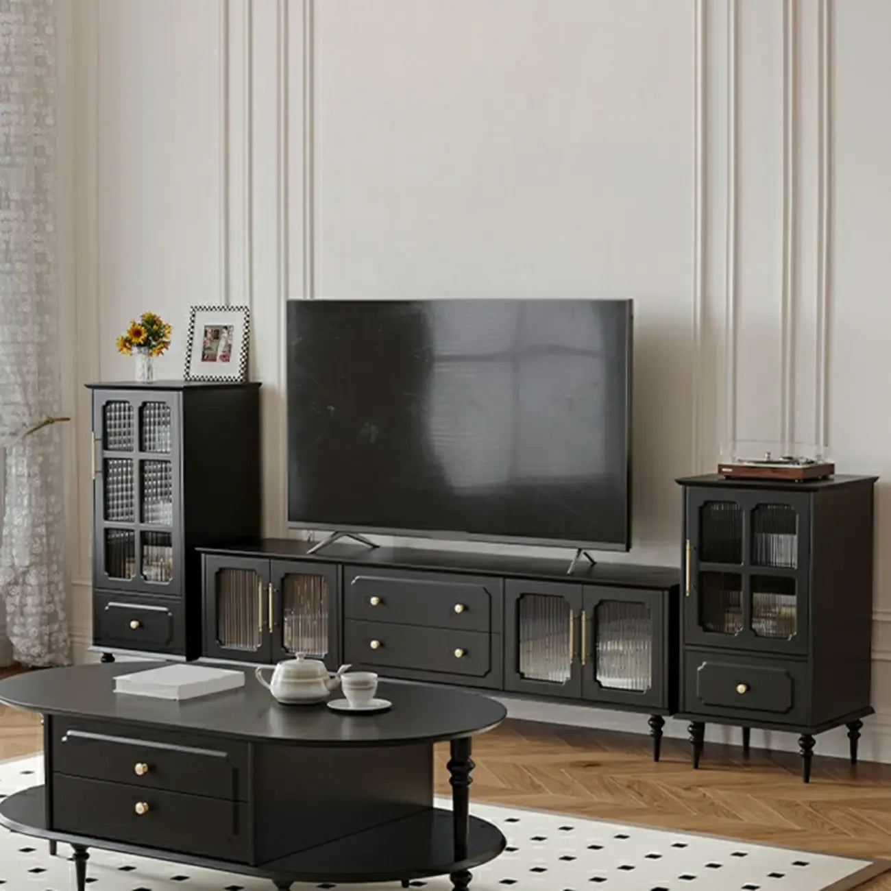 Armoire de rangement classique en bois noir côtelé et verre nervuré