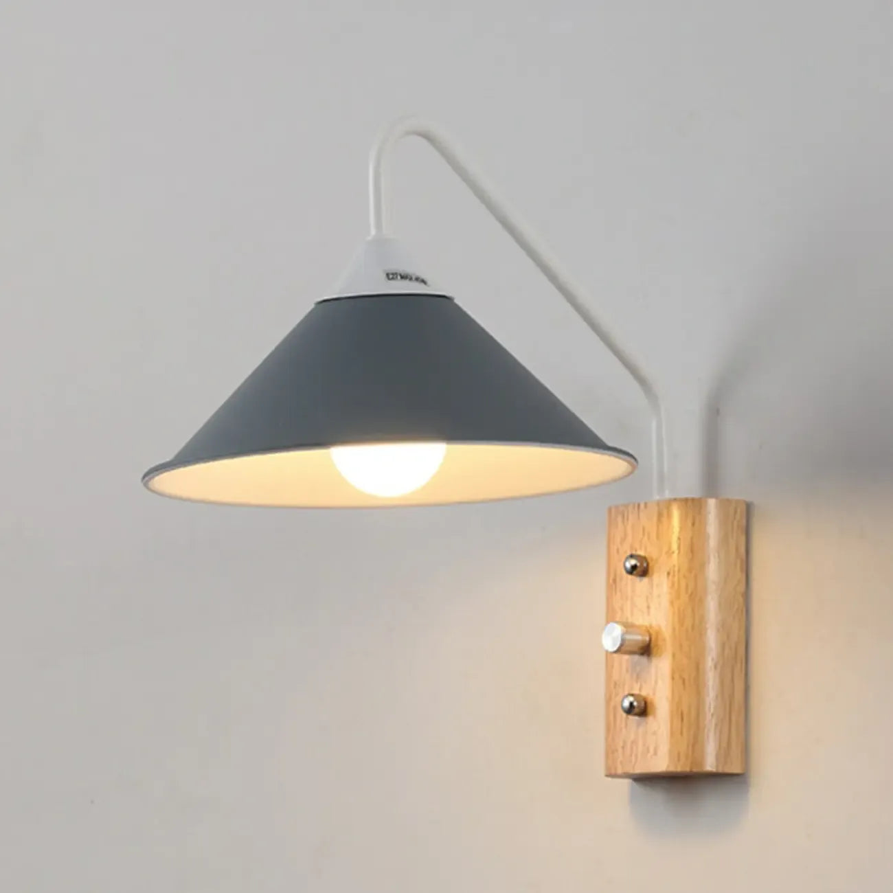 Applique murale moderne en alliage avec abat-jour géométrique pour chambre à coucher